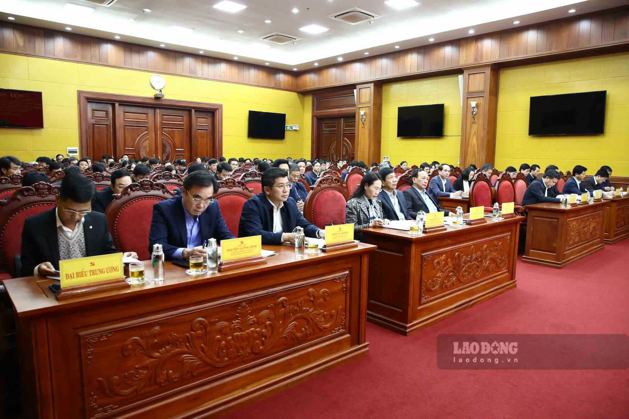 On the afternoon of December 26, the Quang Binh Provincial Party Committee held a conference to review the implementation of Resolution 18 dated October 25, 2017 of the 12th Central Executive Committee. Photo: Cong Sang