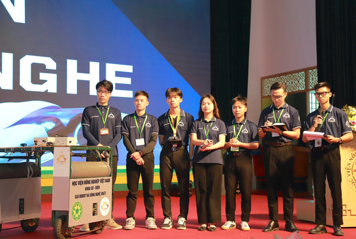 Nhóm dự án đoạt giải Nhất tại cuộc thi “Khởi nghiệp nông nghiệp Đổi mới sáng tạo” 2024. Ảnh: VNUA