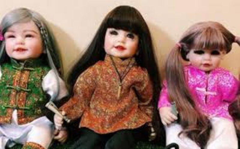 Quang Nam warns against students worshipping Kumamthong dolls for good luck. Photo: Le Tuan