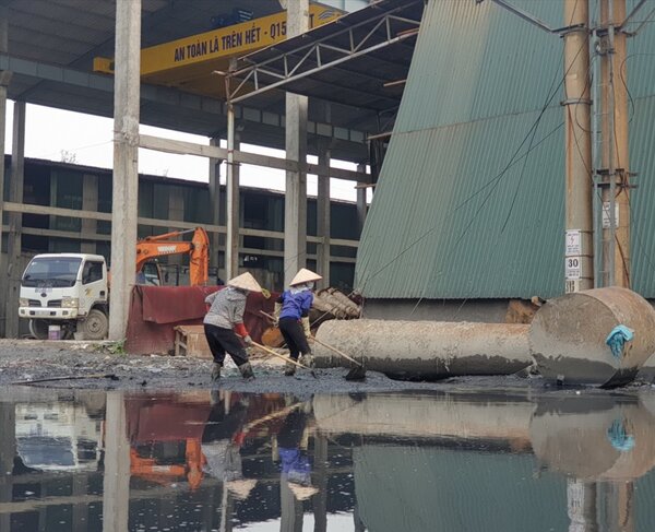 Doanh nghiệp trong CCN Phú Lâm từng nhiều lần bị xử phạt về hành vi gây ô nhiễm môi trường. Ảnh: Vân Trường
