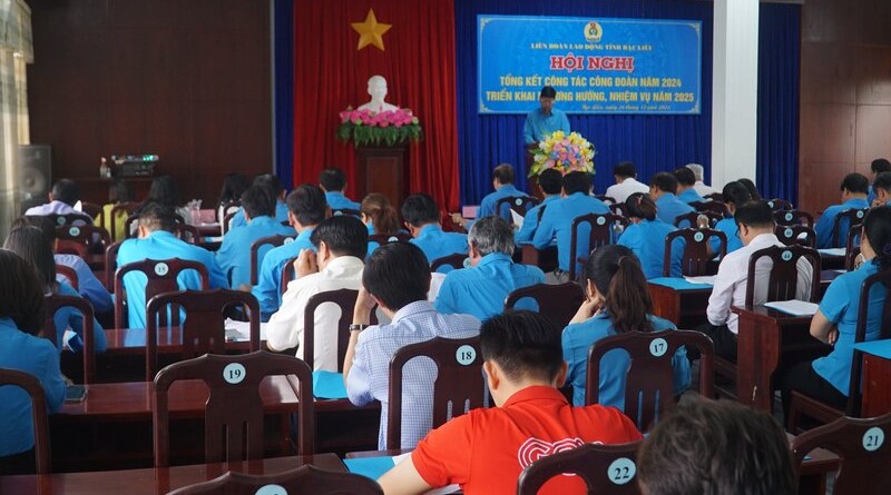 On the occasion of Lunar New Year 2025, the Bac Lieu Provincial Federation of Labor will support over 3,300 union members in difficulty. Photo: Nhat Ho