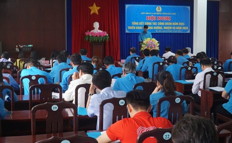 On the occasion of Lunar New Year 2025, the Bac Lieu Provincial Federation of Labor will support over 3,300 union members in difficulty. Photo: Nhat Ho