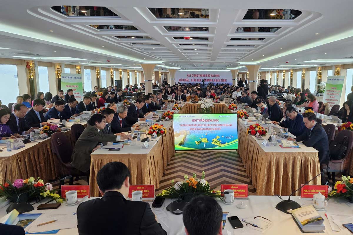 Scene of the workshop "Promoting green economy, digital economy, heritage economy of Ha Long city in the era of national growth". Photo: Doan Hung