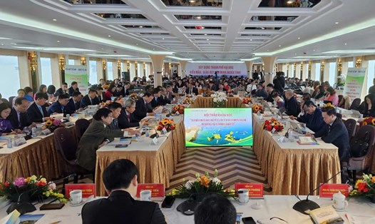 Quang cảnh hội thảo “Thúc đẩy kinh tế xanh, kinh tế số, kinh tế di sản của thành phố Hạ Long trong Kỷ nguyên vươn mình của dân tộc”.Ảnh: Đoàn Hưng