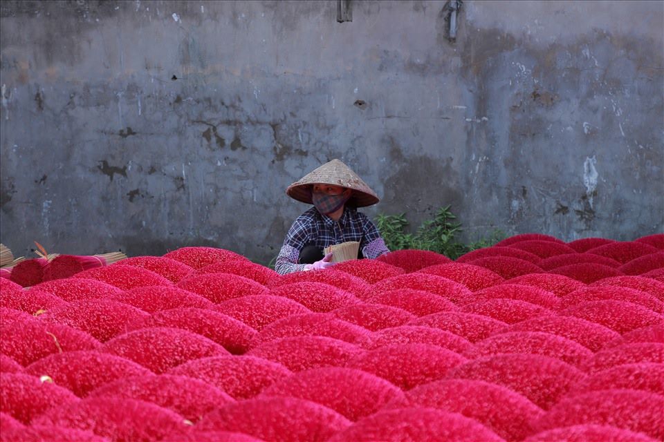 Lang huong Cao Thon ruc ro sac do. Anh: Tien Anh