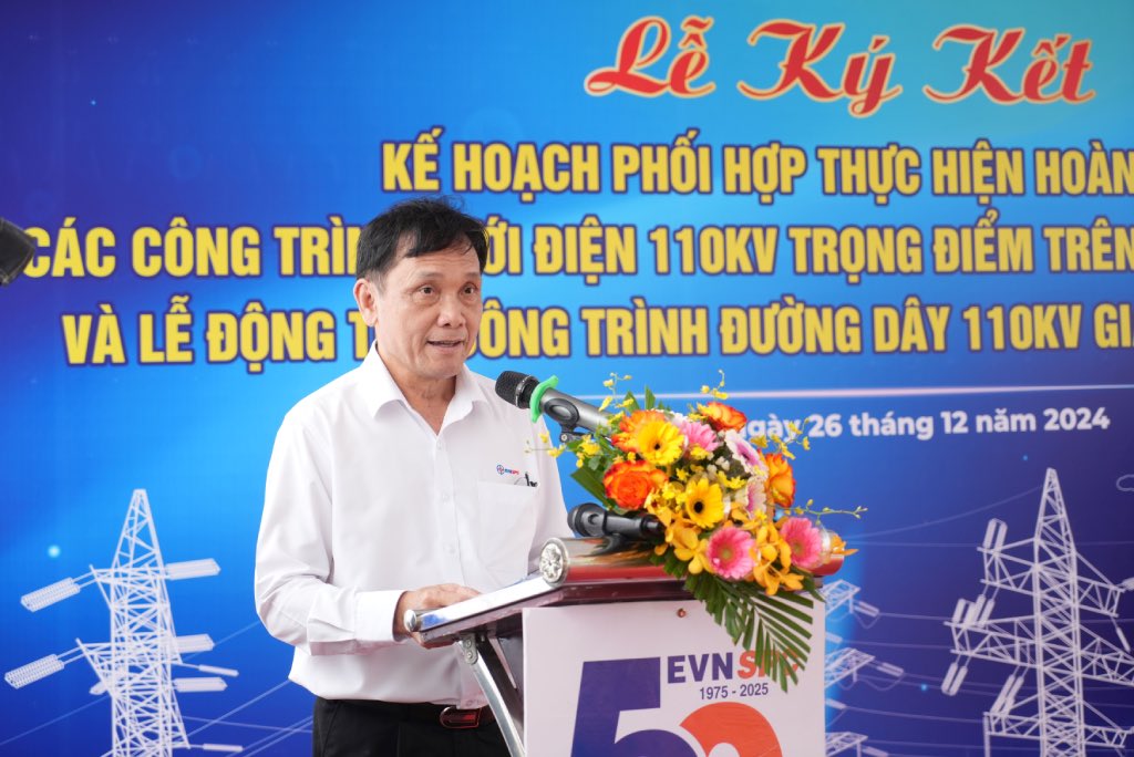 Ong Nguyen Phuoc Duc - Tong Giam doc EVNSPC - phat bieu tai buoi le. Anh: 