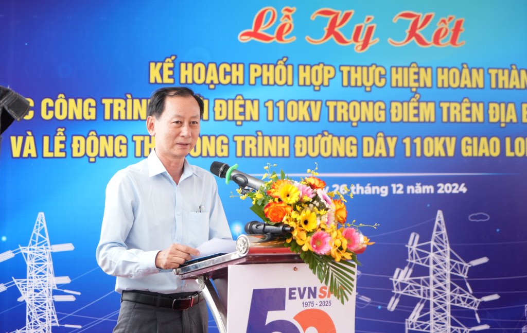 Ong Nguyen Minh Canh - Pho Chu tich UBND tinh Ben Tre - phat bieu tai buoi le. Anh: