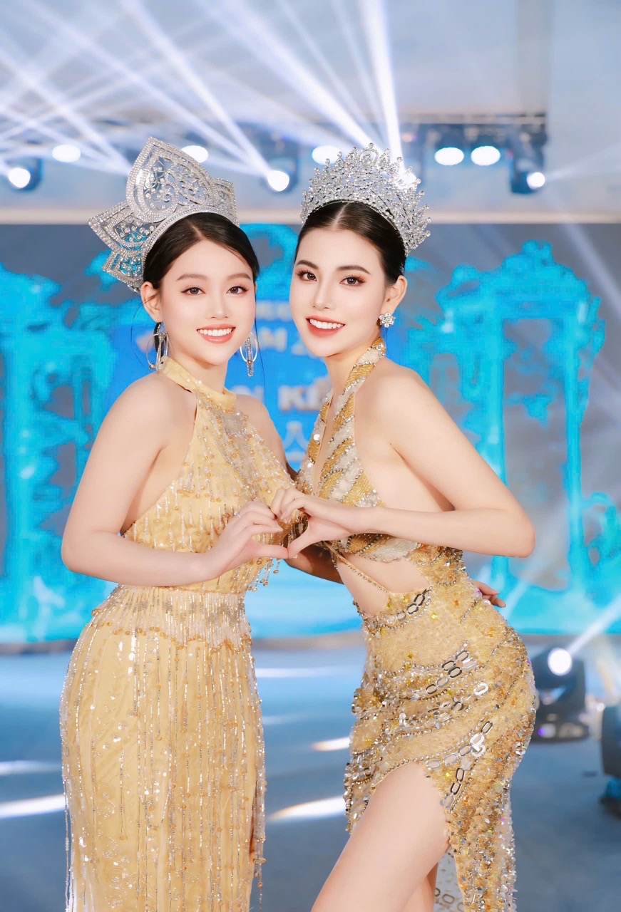   Ngay khi vua gianh danh hieu A hau Viet Nam Thoi Dai, Le Kim khoe bay ve TP HCM hoan thanh not cac mon thi tai truong Dai Hoc Van Lang. Sau do co nhan lich dien va lam giam khao. 