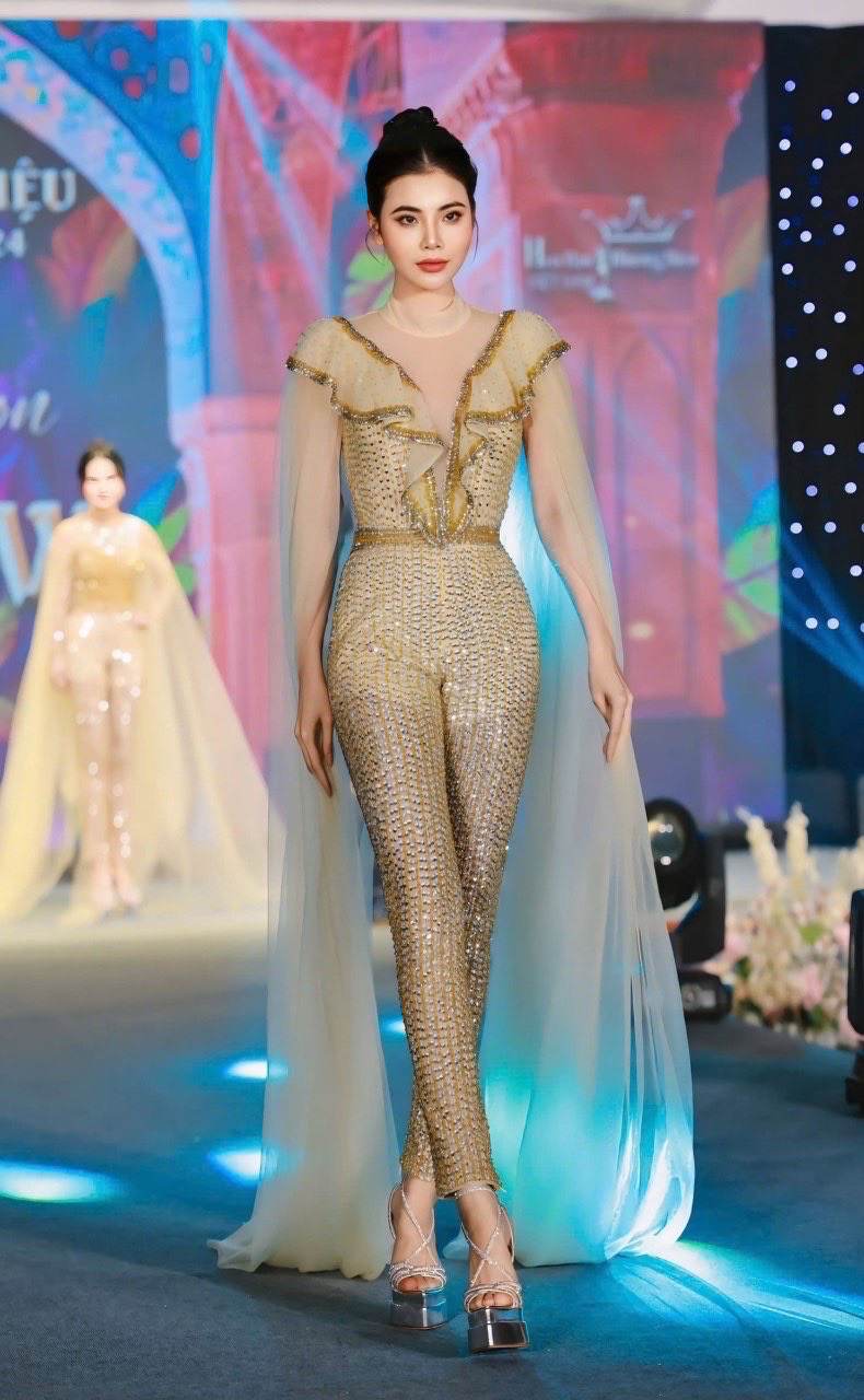 Viec chay show lien tuc cung la cach de nang hau tiet kiem tien cho du an xa hoi sap toi. Co cho biet minh dang chuan bi tang gao va tang tien cho tre em kho khan. Nen viec tich cuc di show cung la cach co giup du an nay duoc som thuc hien va giup do duoc nhieu tre em hon. Sau Tet duong lich, Le Kim Khoe se trao 150 phan qua va tien cho 150 tre em kho khan tai que nha Ca Mau.