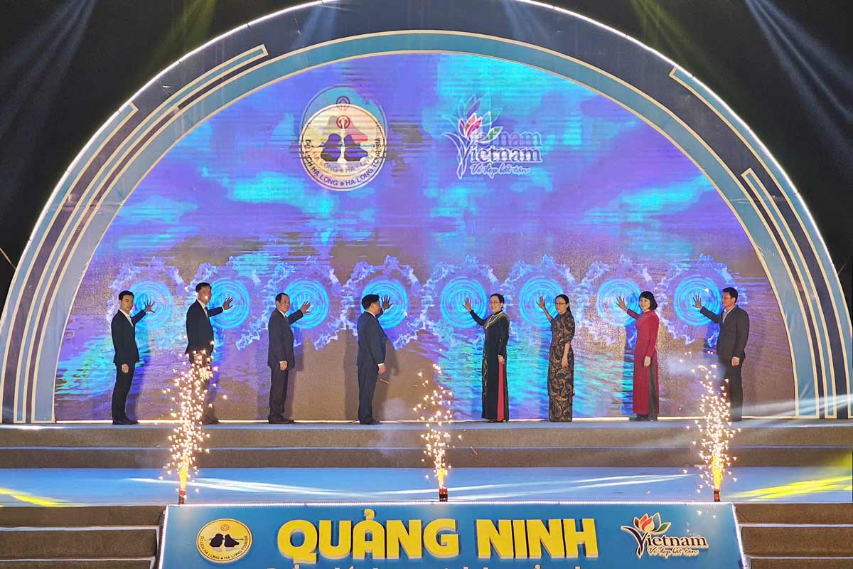 Liên hoan Ẩm thực Quảng Ninh khai mạc với gần 130 gian hàng
