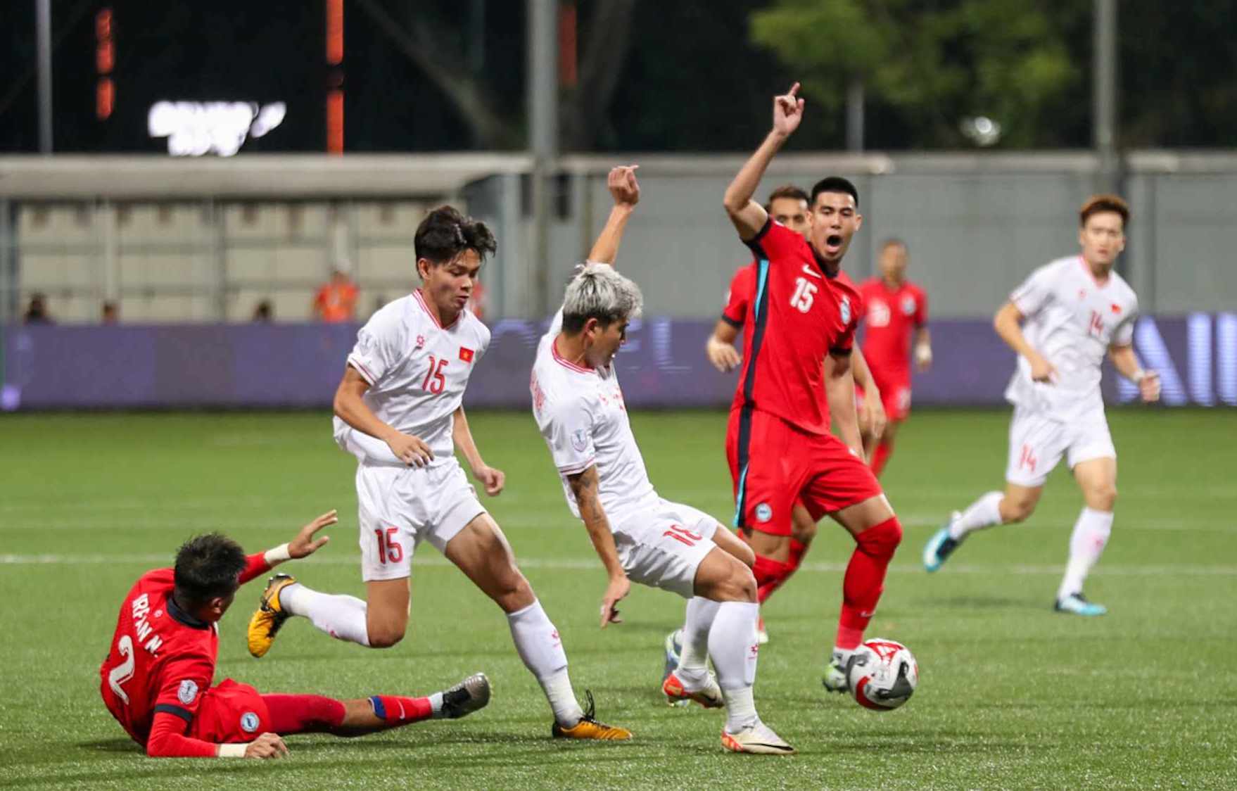 Vietnam won 2-0 against Singapore in the first leg of the ASEAN Cup 2024 semi-finals. Photo: VFF