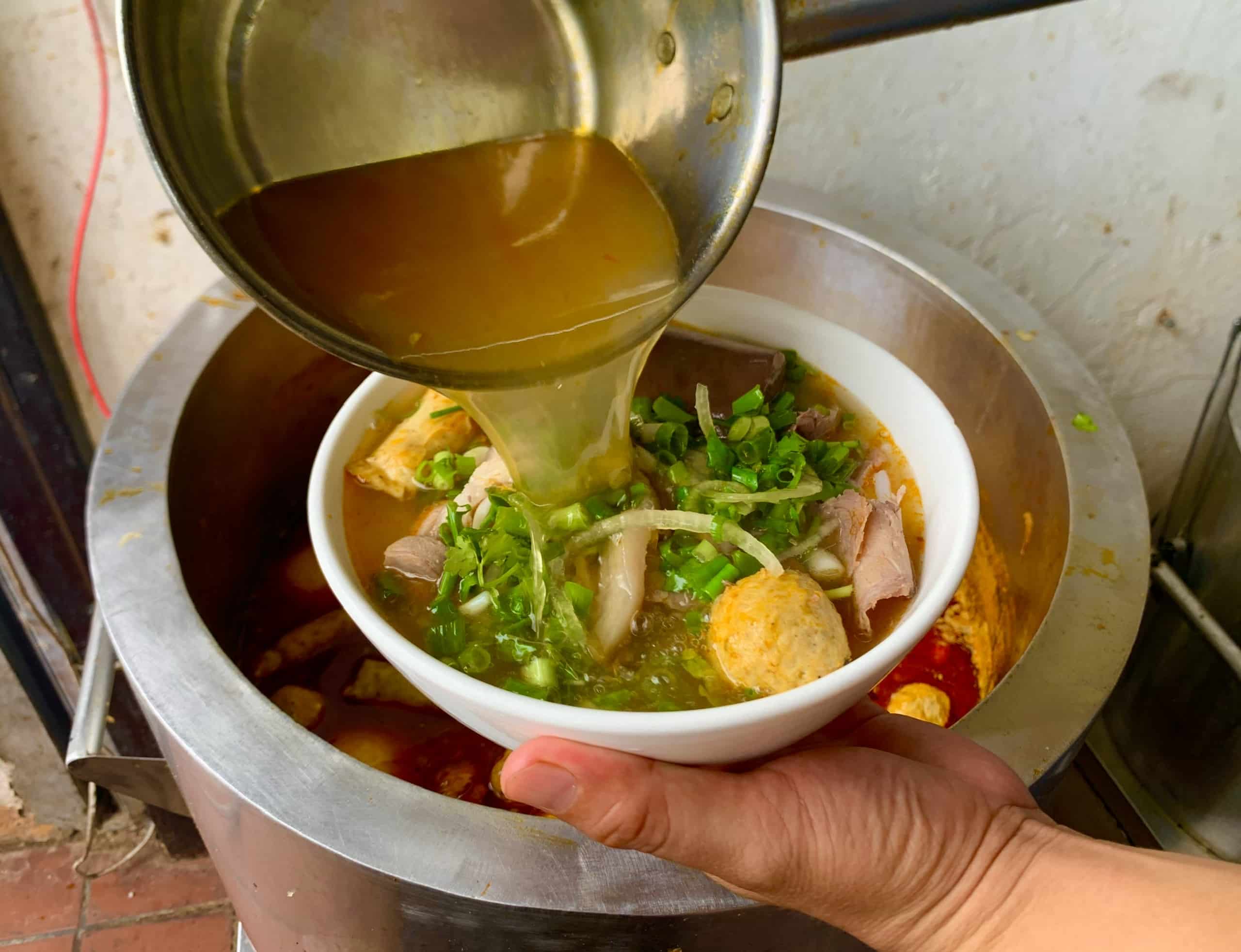 Bún bò Huế dẫn đầu danh sách “Must Try” (Phải thử) ở Thành phố Huế. Ảnh: Hoài Lan