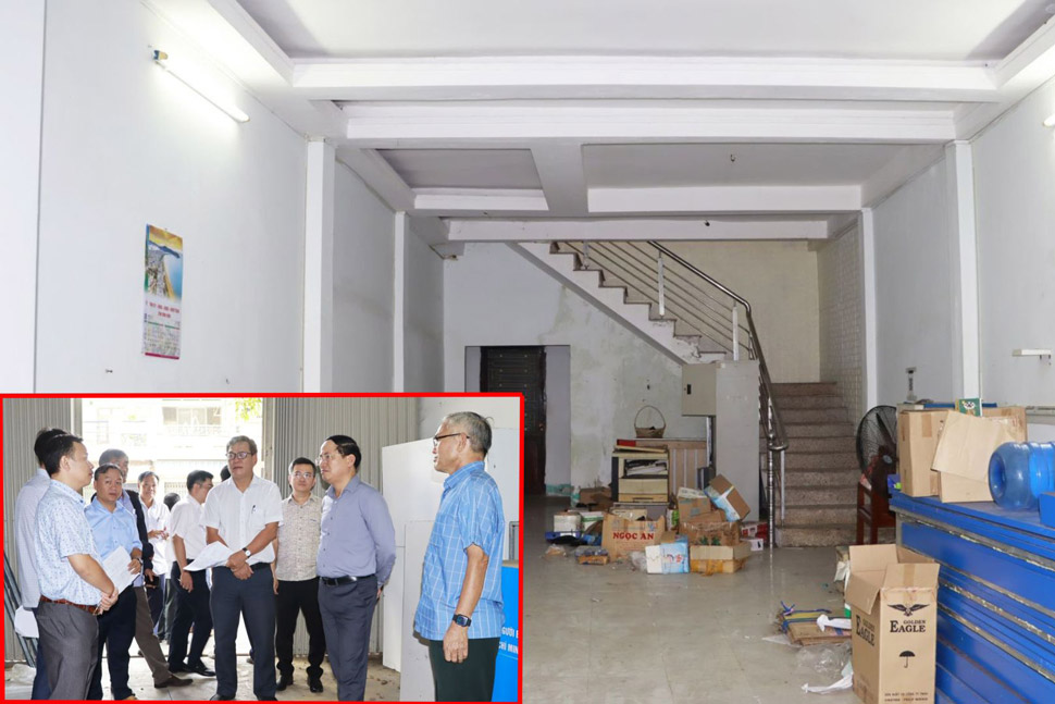 Mr. Pham Anh Tuan - Chairman of Binh Dinh Provincial People's Committee inspected the premises and land of the old Trade Promotion Center. Photo: Binh Dinh Provincial Information Portal