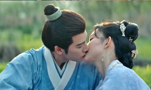 Mạnh Tử Nghĩa và Lý Quân Nhuệ trong một cảnh hôn của phim "Cửu trọng tử". Ảnh: Nhà sản xuất