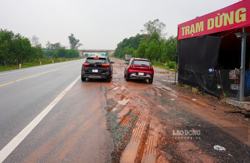 Anh Nguyen Van Thai (tru tinh Quang Tri) chia se: “Toi co di qua mot tram nghi o dia phan TP Hue, nhung loi vao bi lay, xe di vao kho khan. Toi so bi lun xe, cung so xe ban nen cung khong muon vao dung chan, nhu vay thi rat bat tien cho tai xe di duong dai”.