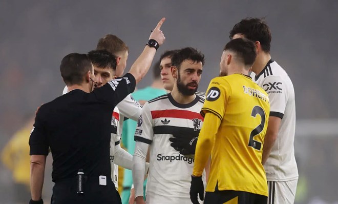 Sự ngây thơ của Bruno Fernandes khiến Man United trả giá