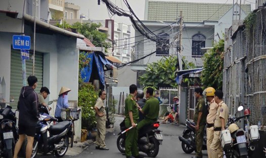 Công an phong tỏa hiện trường vụ cháy nhà trọ ở TP Thủ Đức. Ảnh: Đông Hoàng