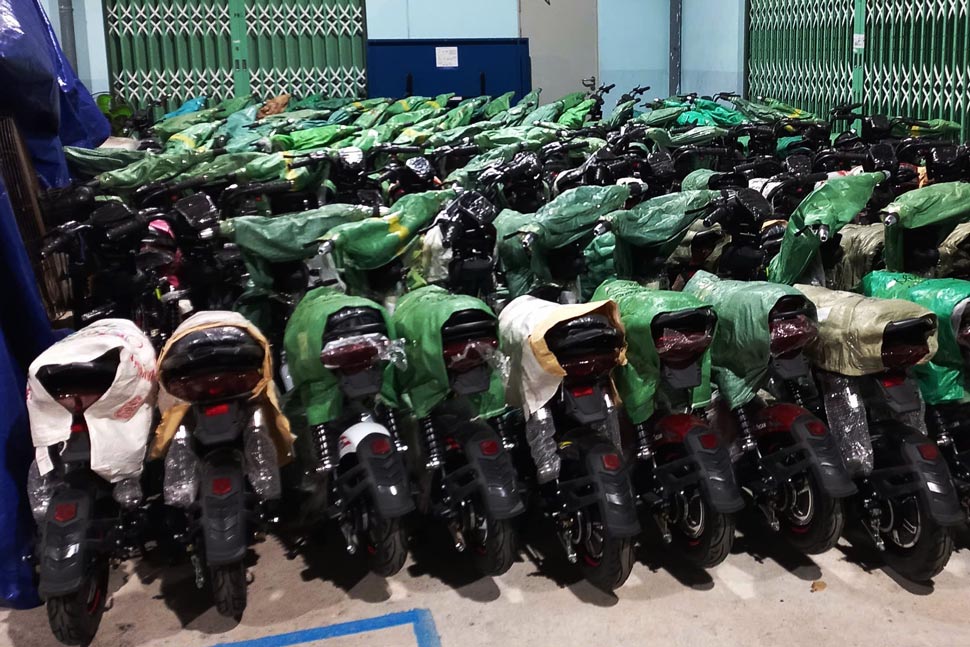 Số xe điện không rõ nguồn gốc, xuất xứ bị tạm giữ. Ảnh: Cục QLTT Phú Yên