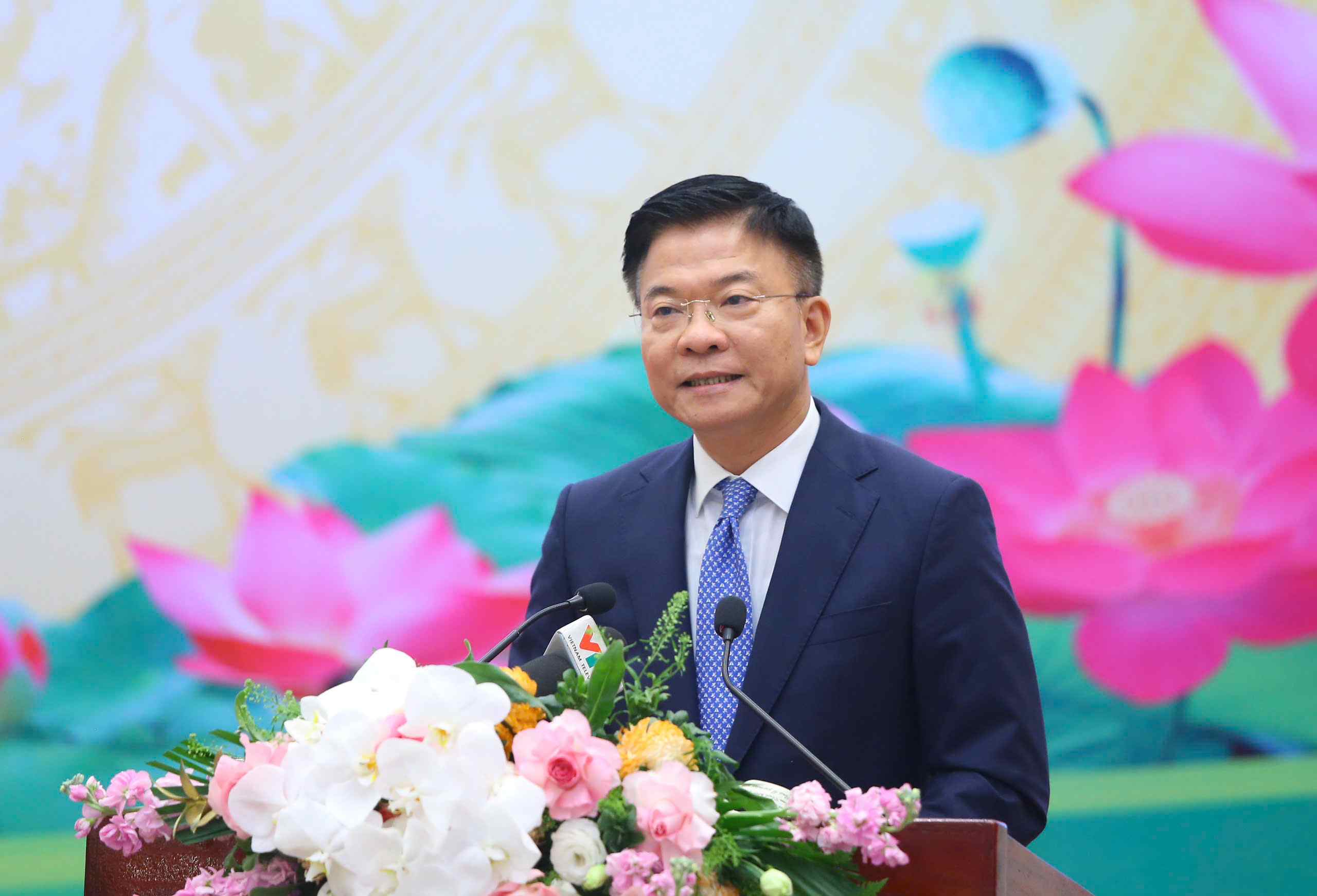 Deputy Prime Minister Le Thanh Long speaks at the conference summarizing the Labor, War Invalids and Social Affairs sector. Photo: Den Phu