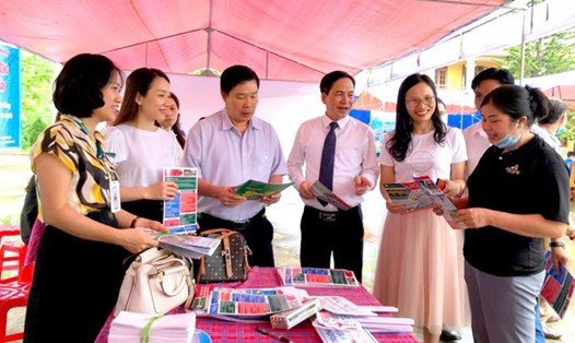 UBND huyện Na Hang phối hợp với Sở Lao động - Thương binh và Xã hội tỉnh Tuyên Quang tổ chức phiên giao dịch việc làm cho người lao động trên địa bàn. Ảnh: Huy Hoàng