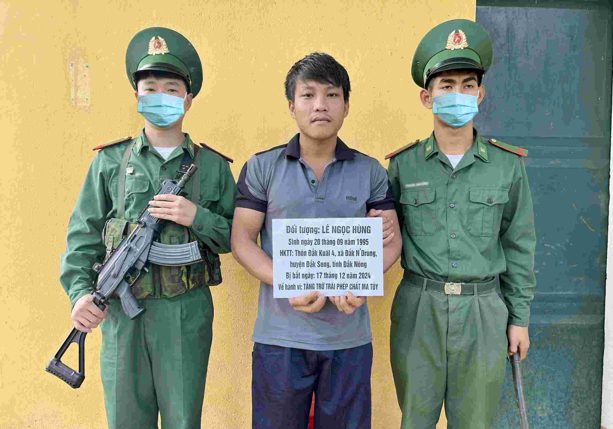 A subject was arrested by the Border Guard for drug-related crimes. Photo: Van Hoan