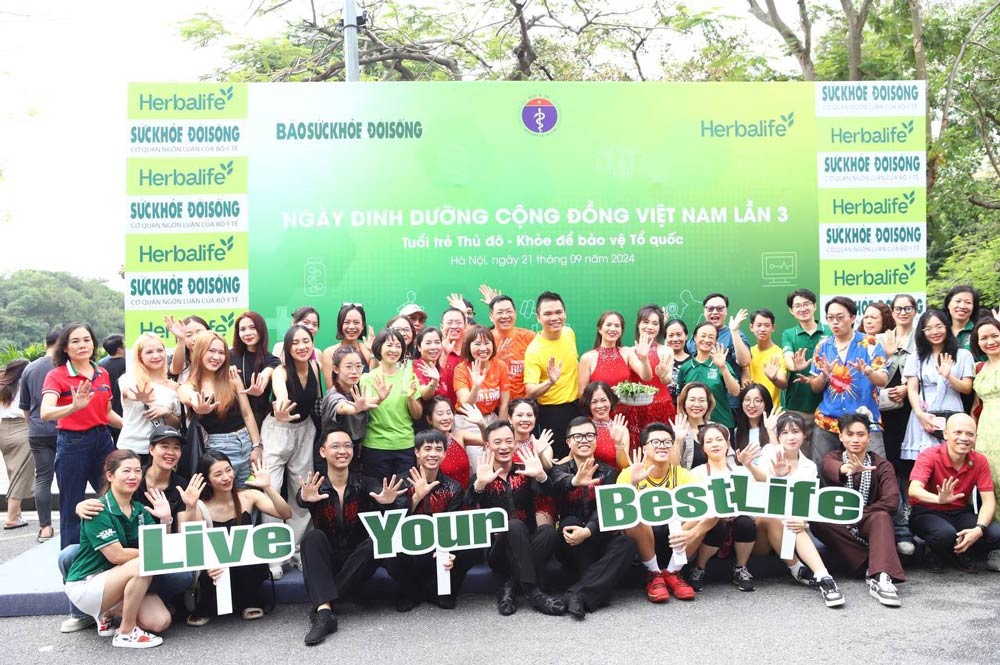 One of the most effective ways to improve mental health is team activities such as jogging, cycling, yoga... Photo: DN provided