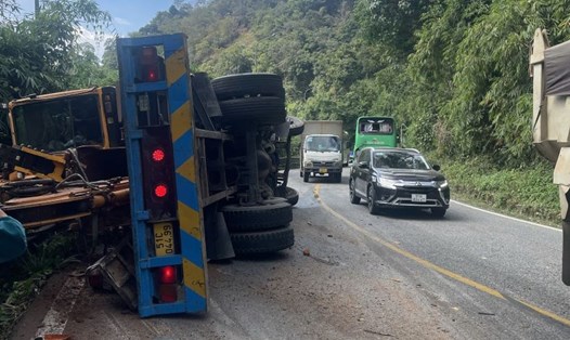 Hiện trường vụ tai nạn trên đèo Bảo Lộc. Ảnh: Lam Hồng