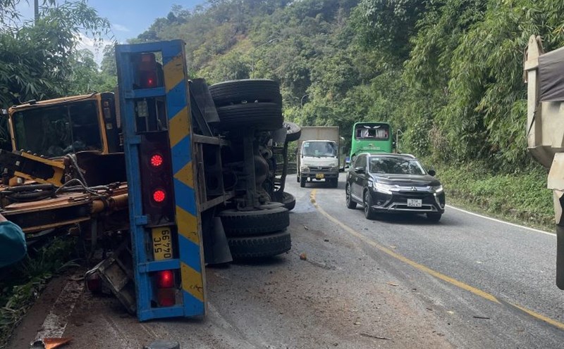 Accident scene on Bao Loc pass. Photo: Lam Hong