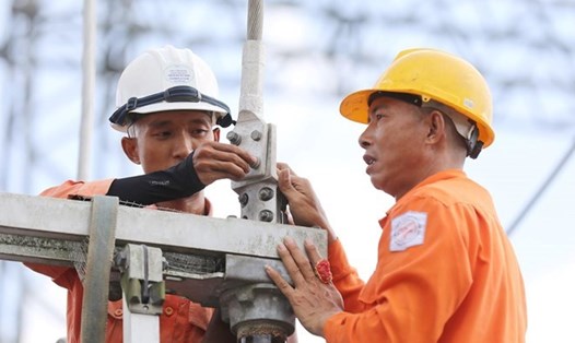 Bộ Công Thương đề xuất rút ngắn thời gian điều chỉnh giá điện bán lẻ bình quân xuống còn 2 tháng kể từ lần thay đổi gần nhất. Ảnh minh họa: EVN