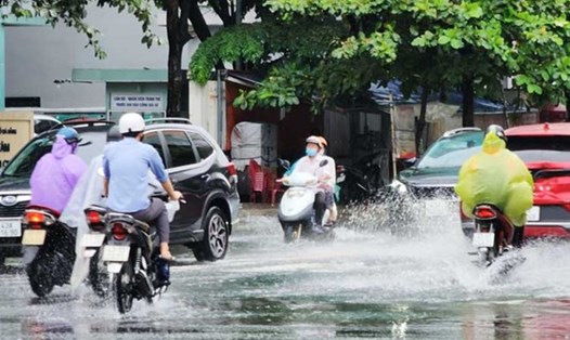 Dự báo khu vực Trung Trung Bộ có nơi mưa to đêm nay và ngày mai 28.12. Ảnh: Nguyễn Luân