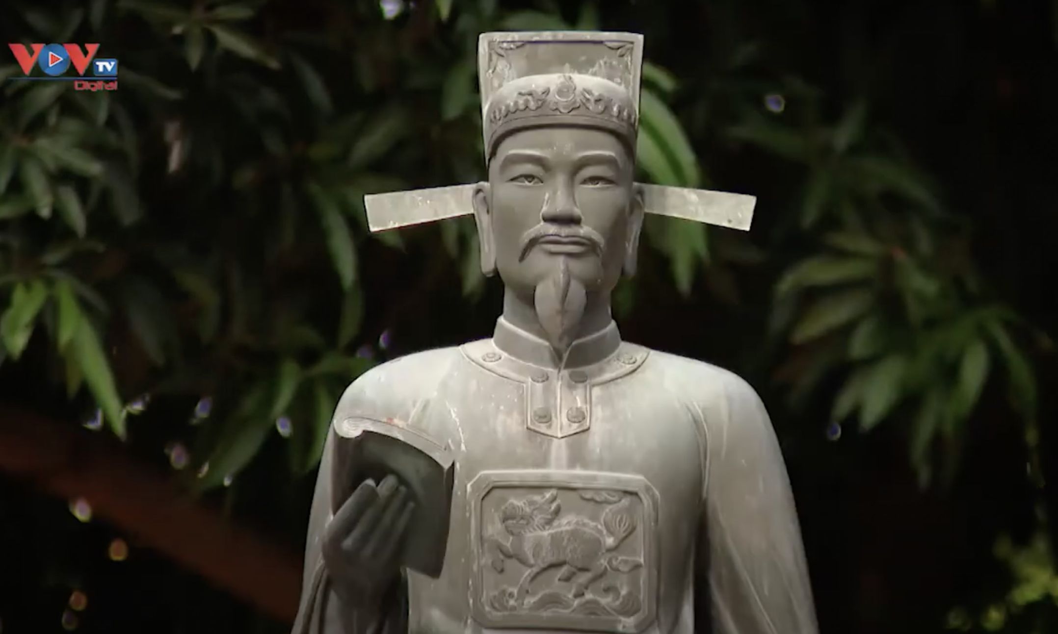 Statue of famous person To Hien Thanh at Van Hien temple, Ha Mo commune, Dan Phuong district. Photo: Cut from video