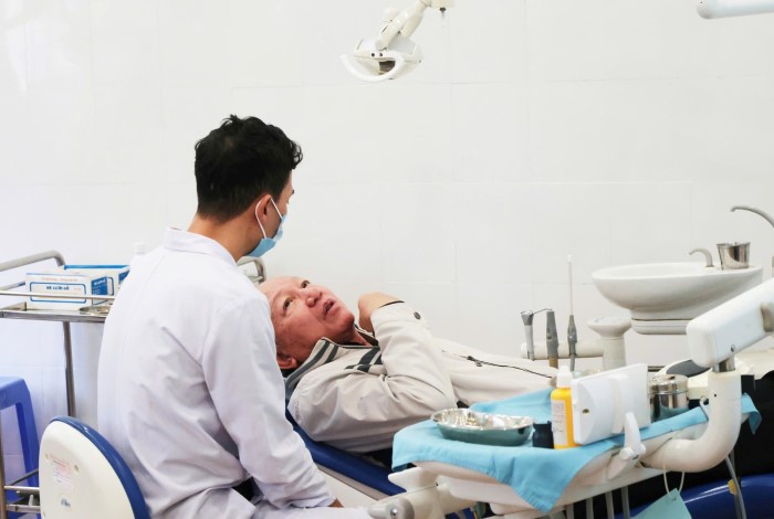 Health check-up for senior police officers in the Central region. Photo: Song Han