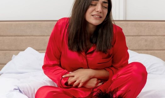 Nguyên nhân nào gây ra nhiễm khuẩn E.coli? Ảnh: Theo Healthshots.