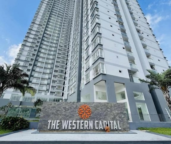 Many people were deceived by brokerage companies into selling social housing. Photo: Anh Dung