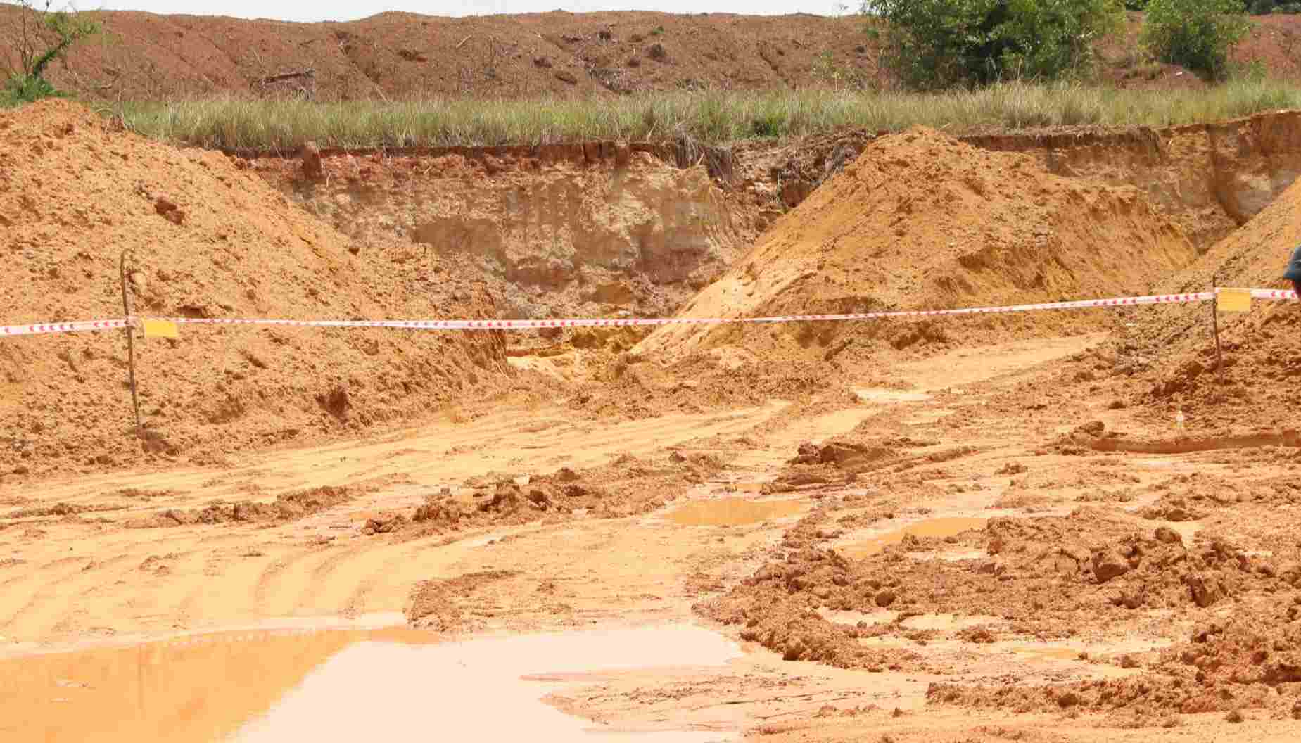A mineral exploitation site in Binh Duong. Photo: Dinh Trong
