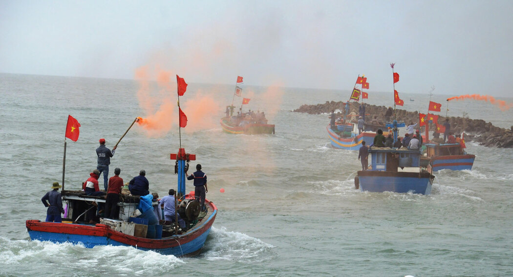 Quang Ngai is one of the localities with the largest offshore fishing fleet in the country. Strengthening training for captains and chief engineers helps fishermen master the regulations when working at sea. Photo: Vien Nguyen