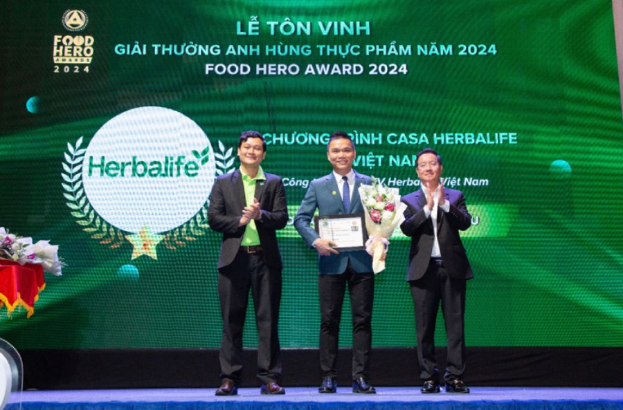 Herbalife Vietnam received the "Social Impact" Award at the Food Hero 2024 Ceremony.