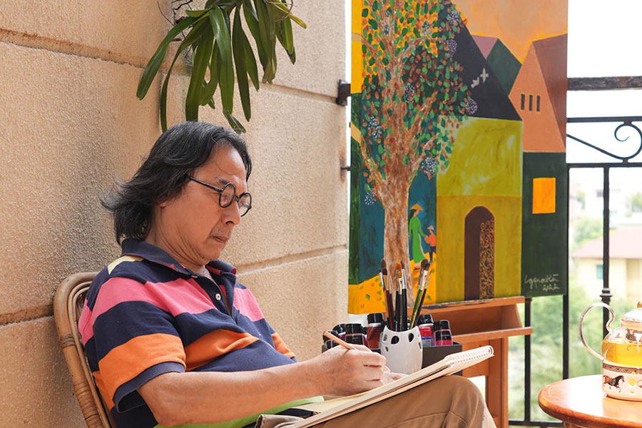 Painter Cong Quoc Ha with his passion for paintings of Hanoi girls and Hanoi's Old Quarter. Photo: Phuong Anh