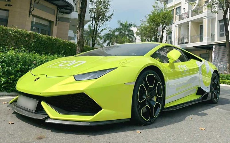 The Lamborghini Huracan LP610-4 supercar has a striking green exterior. Photo: Tan Bui