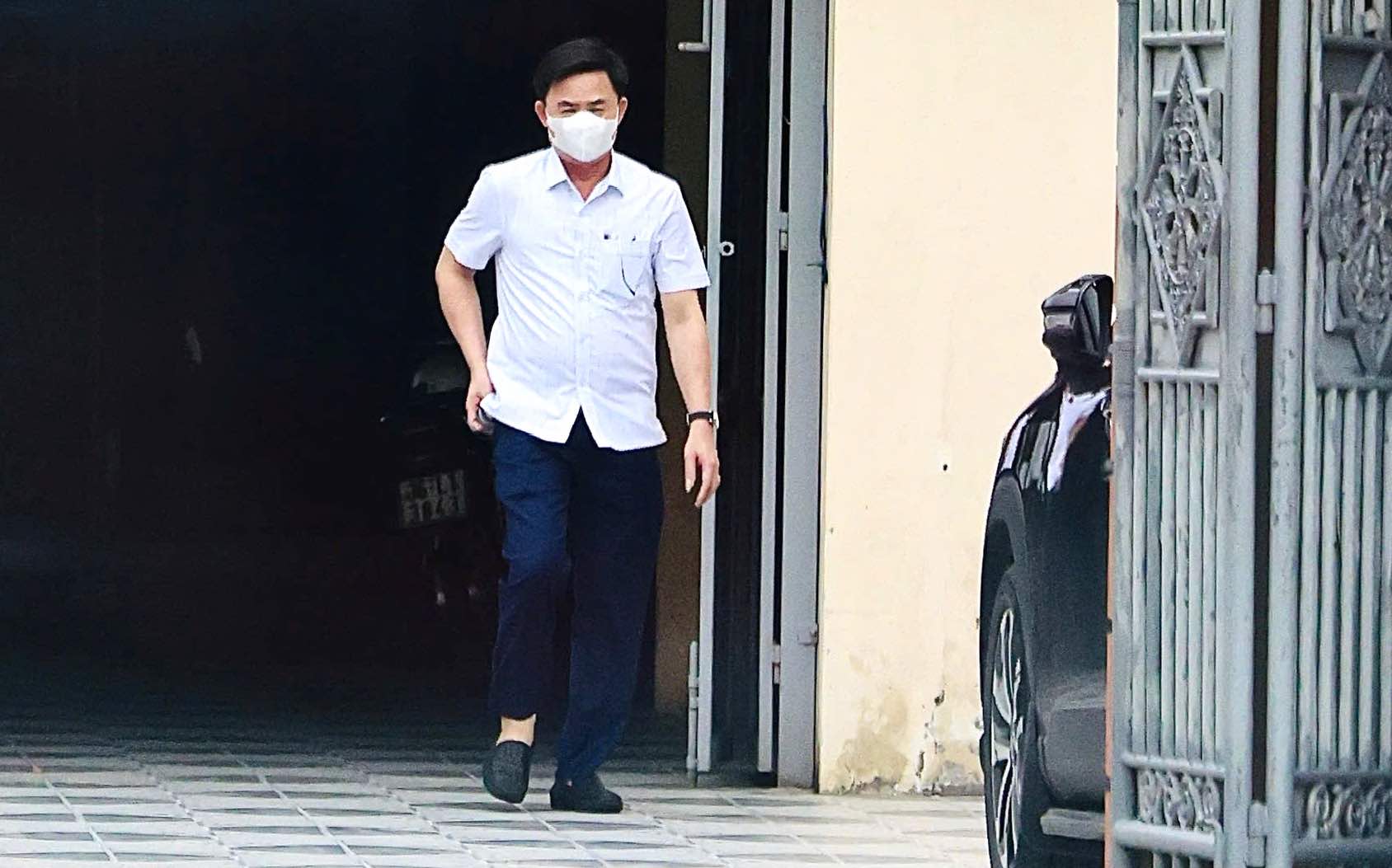 The Chairman of the People's Committee of Quang Hai commune was disciplined for violating working regulations. Photo: P. Huyen