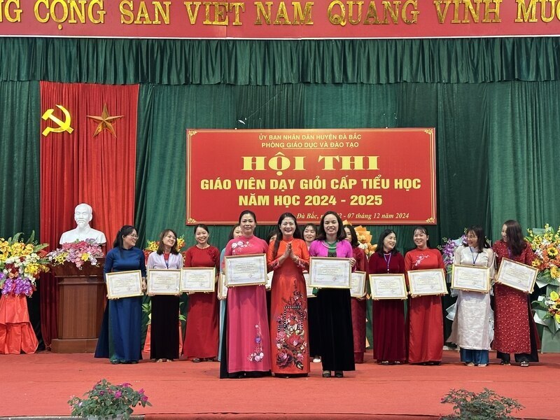 Khong chi chu trong dao tao hoc sinh, chuyen mon cua doi ngu giao vien cung duoc yeu cau phai nang cao tung ngay. Anh: Minh Chuyen