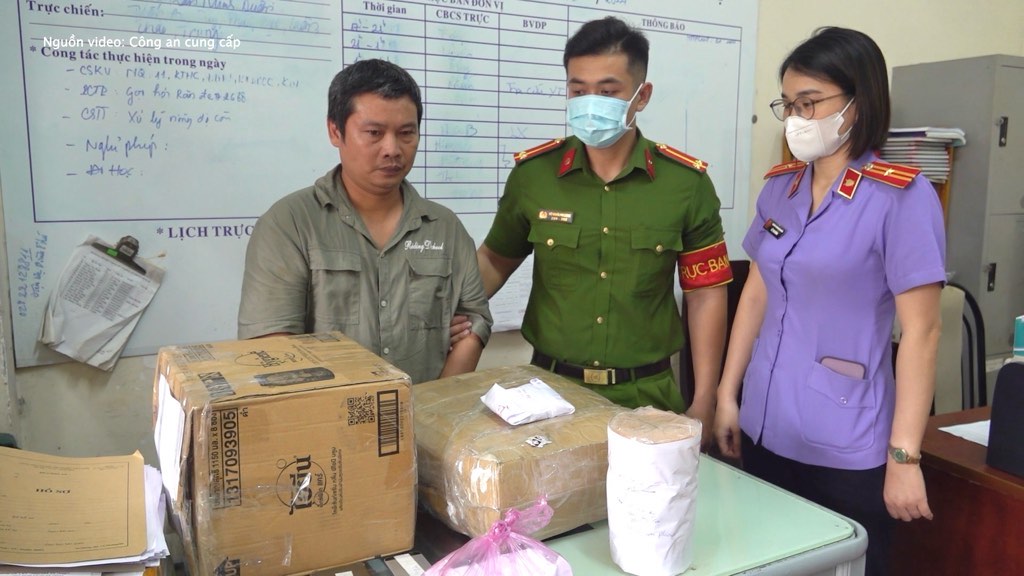 From October 29 to now, Ho Chi Minh City Police have seized nearly 9.7 tons of cyanide.