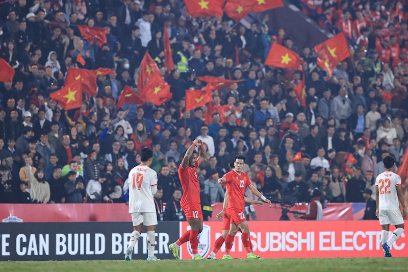 The Vietnamese team achieved favorable results when competing at Viet Tri Stadium (Phu Tho). Photo: Minh Dan