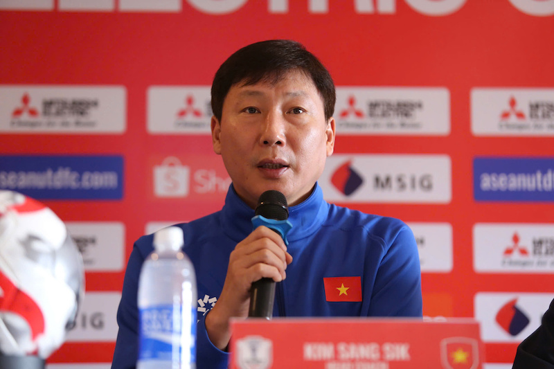 Coach Kim Sang-sik expressed caution. Photo: An Nguyen