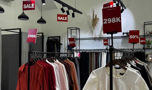 Doanh nghiệp "chạy đua" mùa mua sắm cuối năm. Ảnh: Linh Phương.