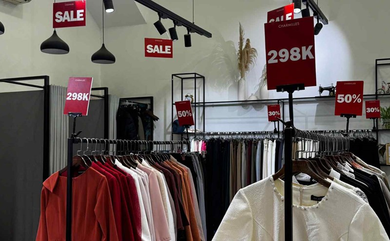 Businesses "race" for the year-end shopping season. Photo: Linh Phuong.