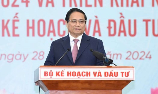 Thủ tướng Phạm Minh Chính nhấn mạnh tại Hội nghị, việc tinh giản biên chế cần phải nâng cao chất lượng cán bộ. Ảnh: MPI
