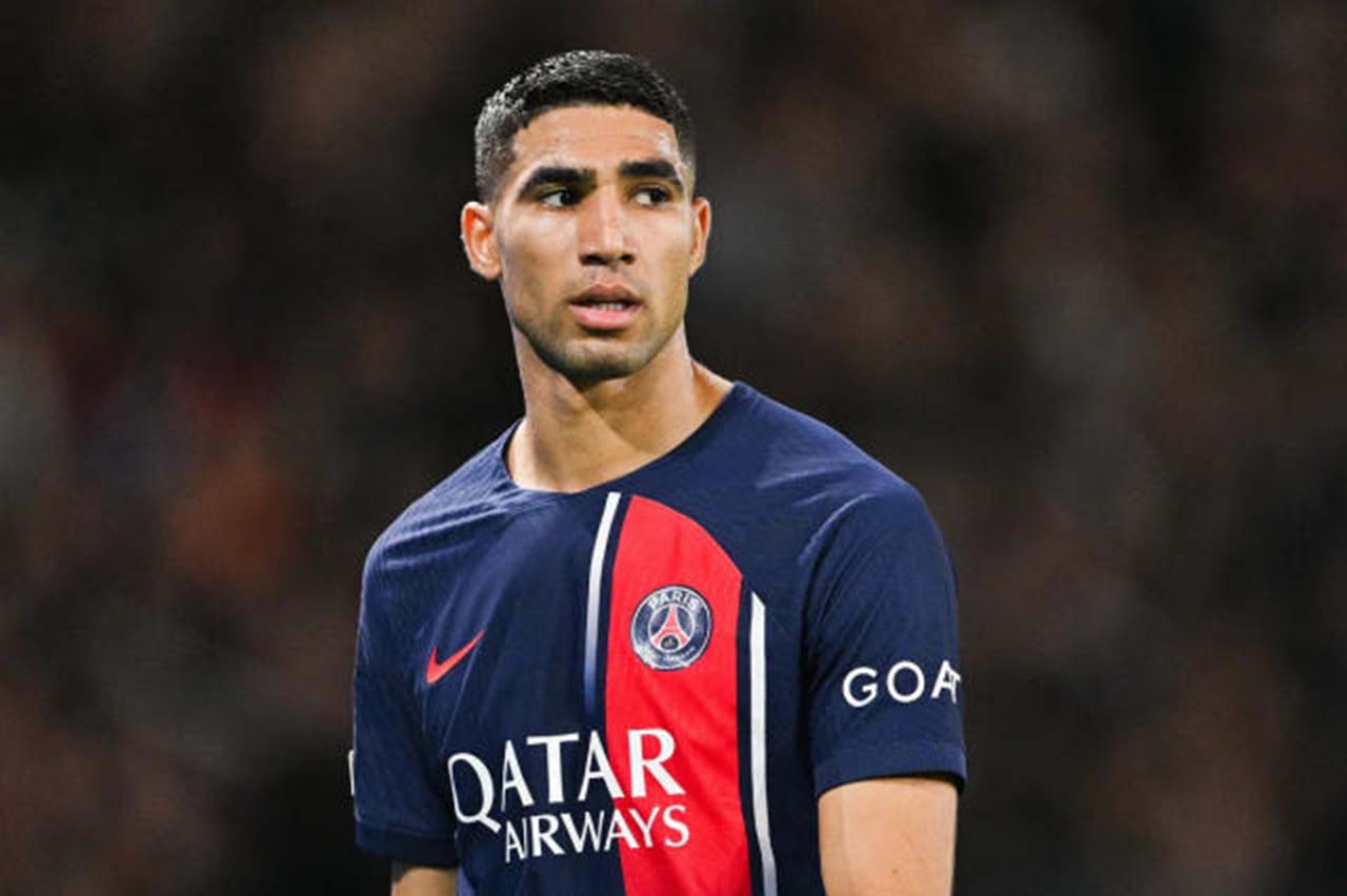 Achraf Hakimi dan tro nen toan dien va khong the thay the tai PSG duoi thoi HLV Luis Enrique. Anh: L'equipe