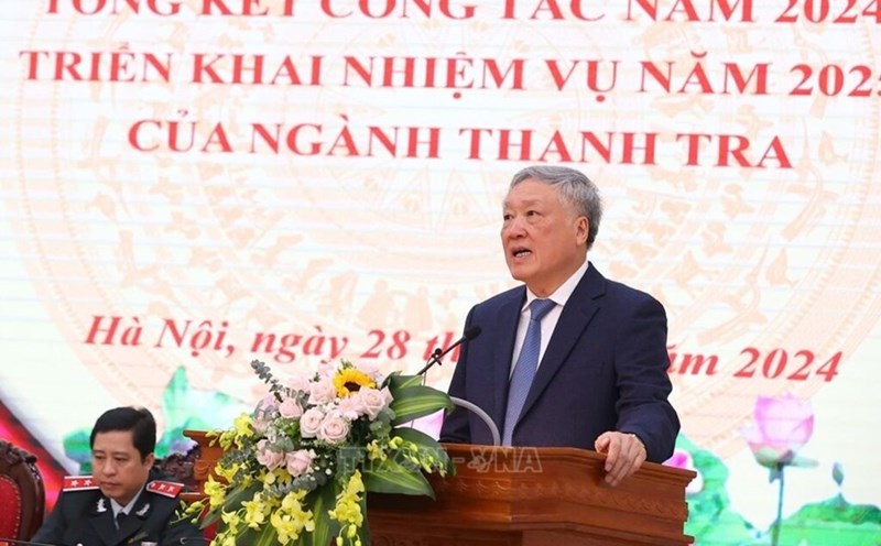 Permanent Deputy Prime Minister Nguyen Hoa Binh speaks at the Conference of the Inspection Sector. Photo: Van Diep/VNA