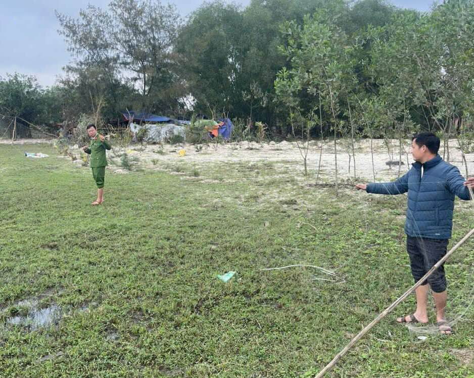Authorities recovered and destroyed more than 150m of bird trapping net. Photo: Quang Binh Police